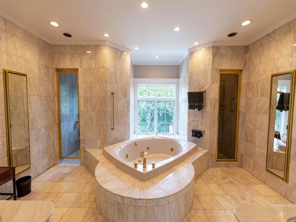 Luxury Vacation Home with Pool in Hamptons Walk To Beach