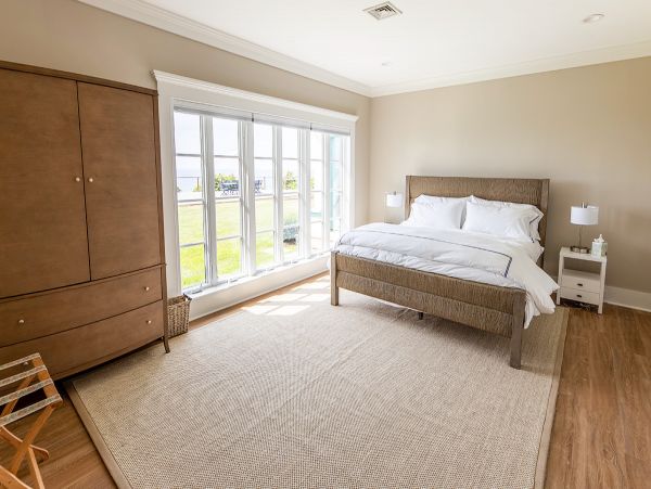 Luxury Vacation Home with Pool in Hamptons Walk To Beach