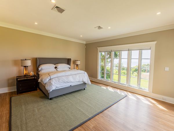Luxury Vacation Home with Pool in Hamptons Walk To Beach
