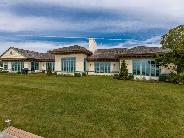Luxury Vacation Home with Pool in Hamptons Walk To Beach