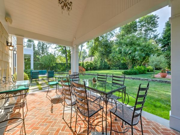 Beautiful Hamptons Vacation Rental with Private Pool
