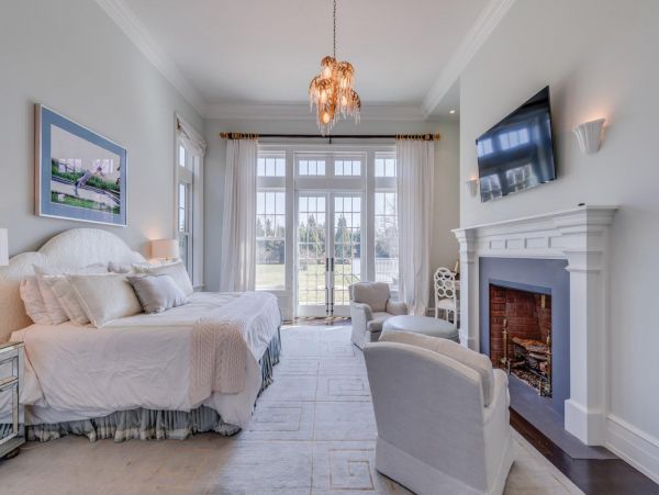 Gorgeous Hamptons Vacation Home with Private Pool & Spa