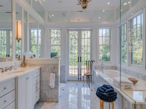 Gorgeous Hamptons Vacation Home with Private Pool & Spa