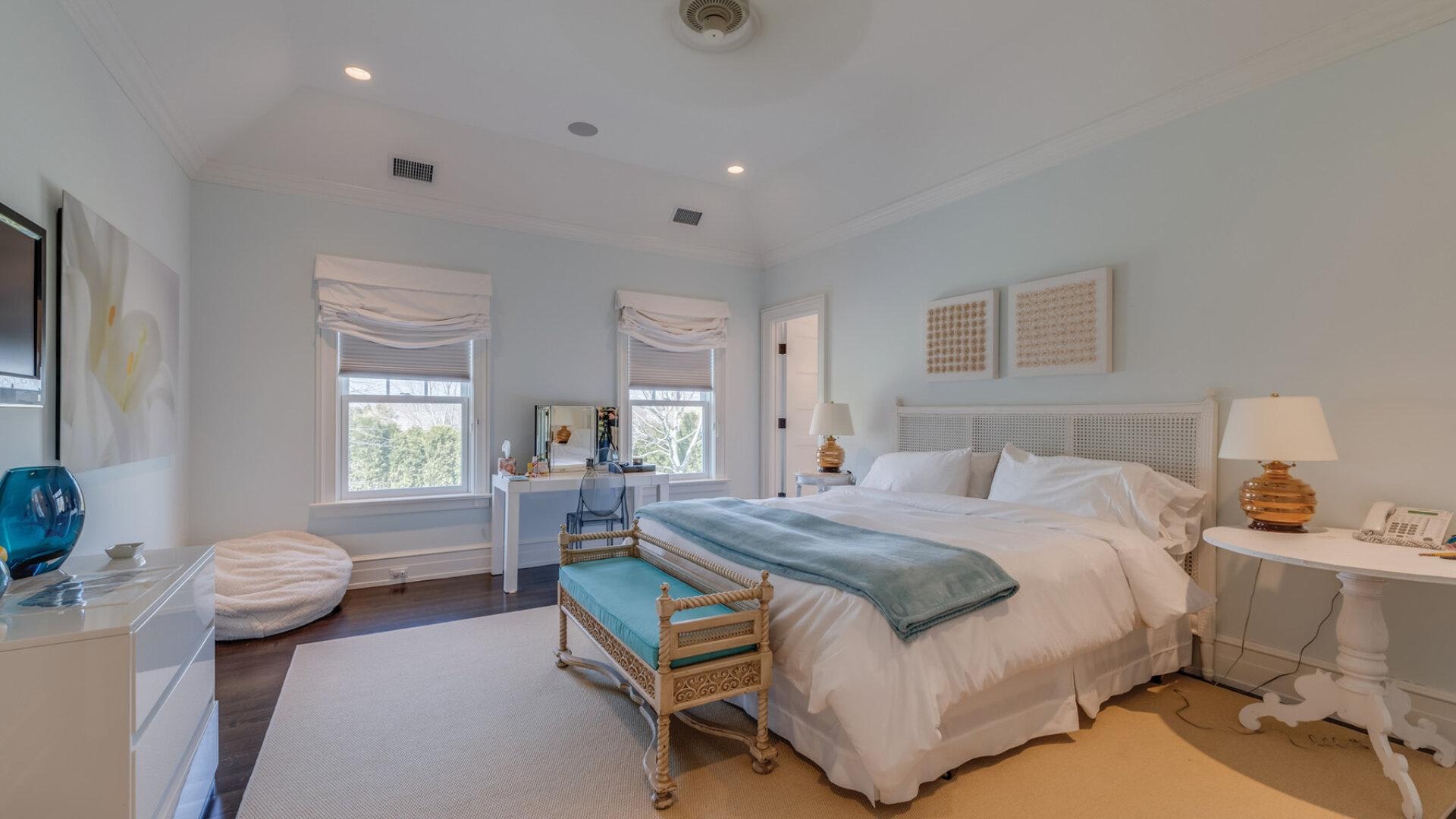 Gorgeous Hamptons Vacation Home with Private Pool & Spa