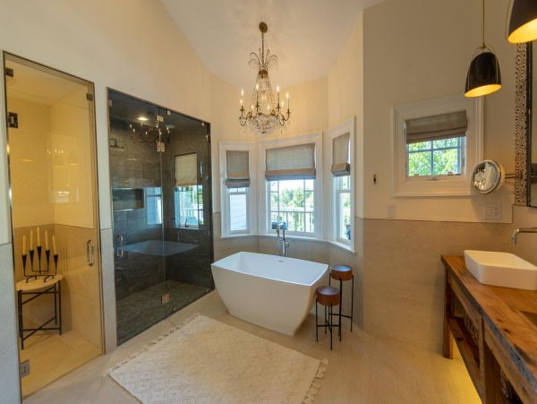 Gorgeous Hamptons Vacation Home with Private Pool Sleeps 10