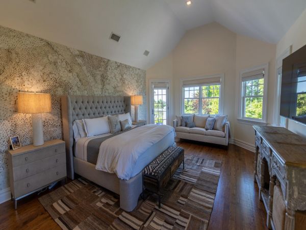 Gorgeous Hamptons Vacation Home with Private Pool Sleeps 10