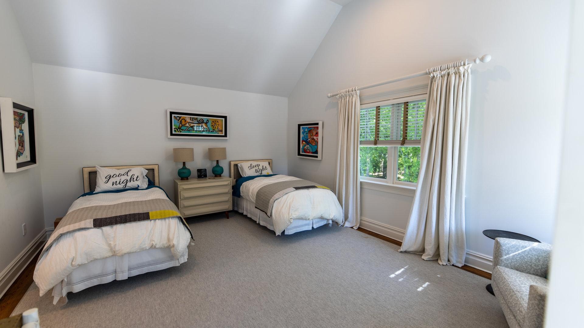 Gorgeous Hamptons Vacation Home with Private Pool Sleeps 10