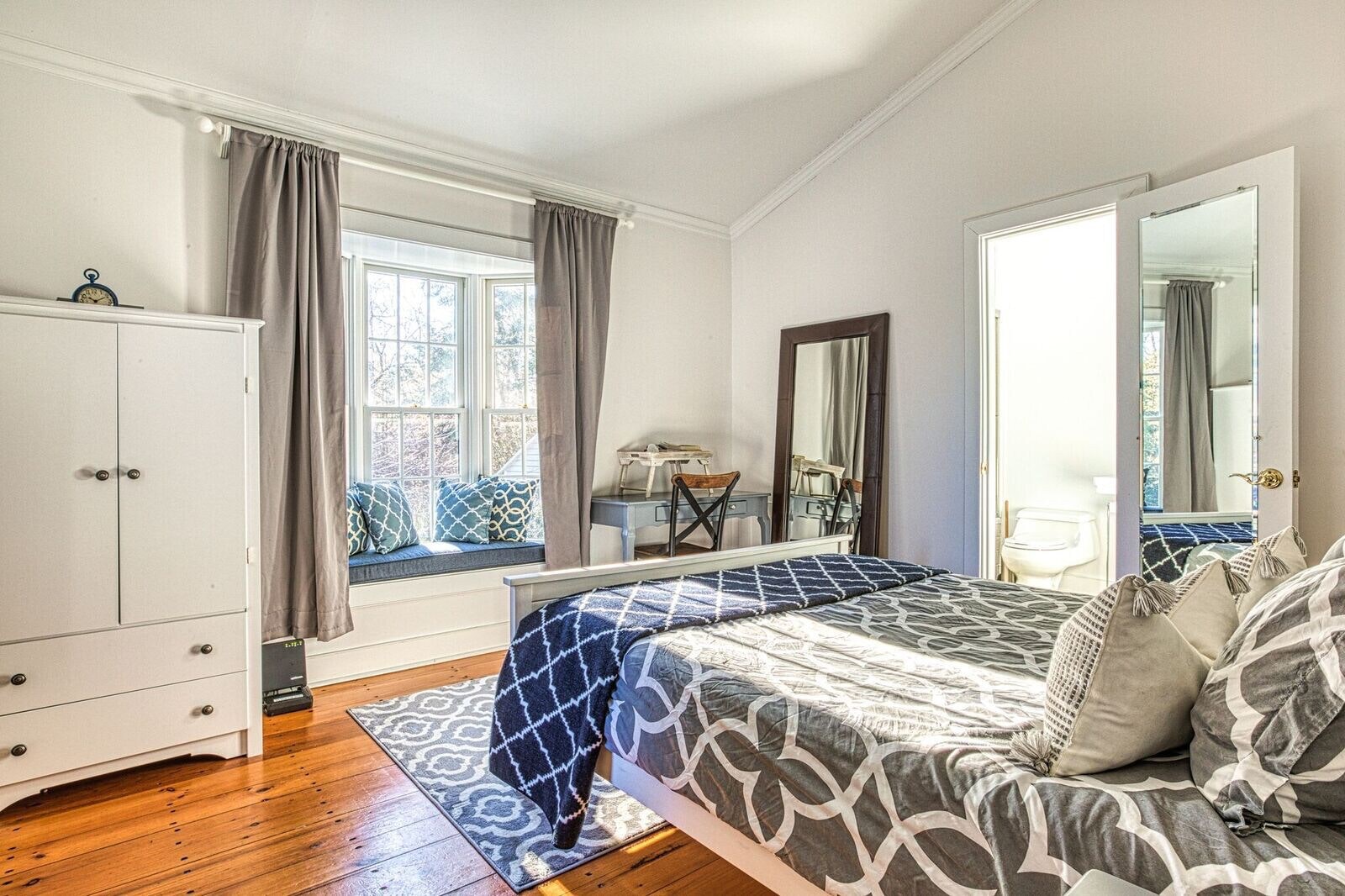 East Hampton Vacation Home Five Bedroom with Pool Sleeps 10