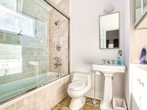 East Hampton Vacation Home Five Bedroom with Pool Sleeps 10