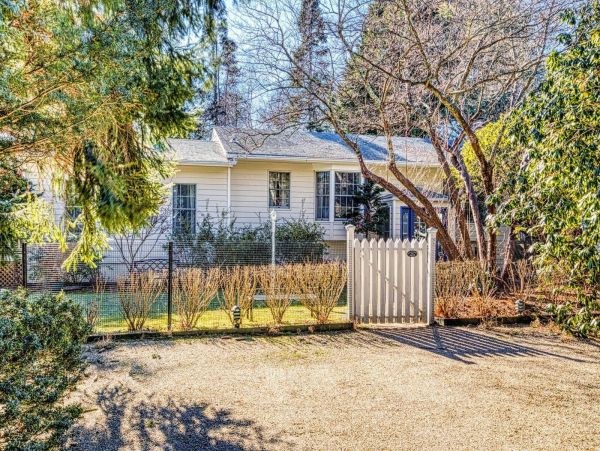 East Hampton Vacation Home Five Bedroom with Pool Sleeps 10
