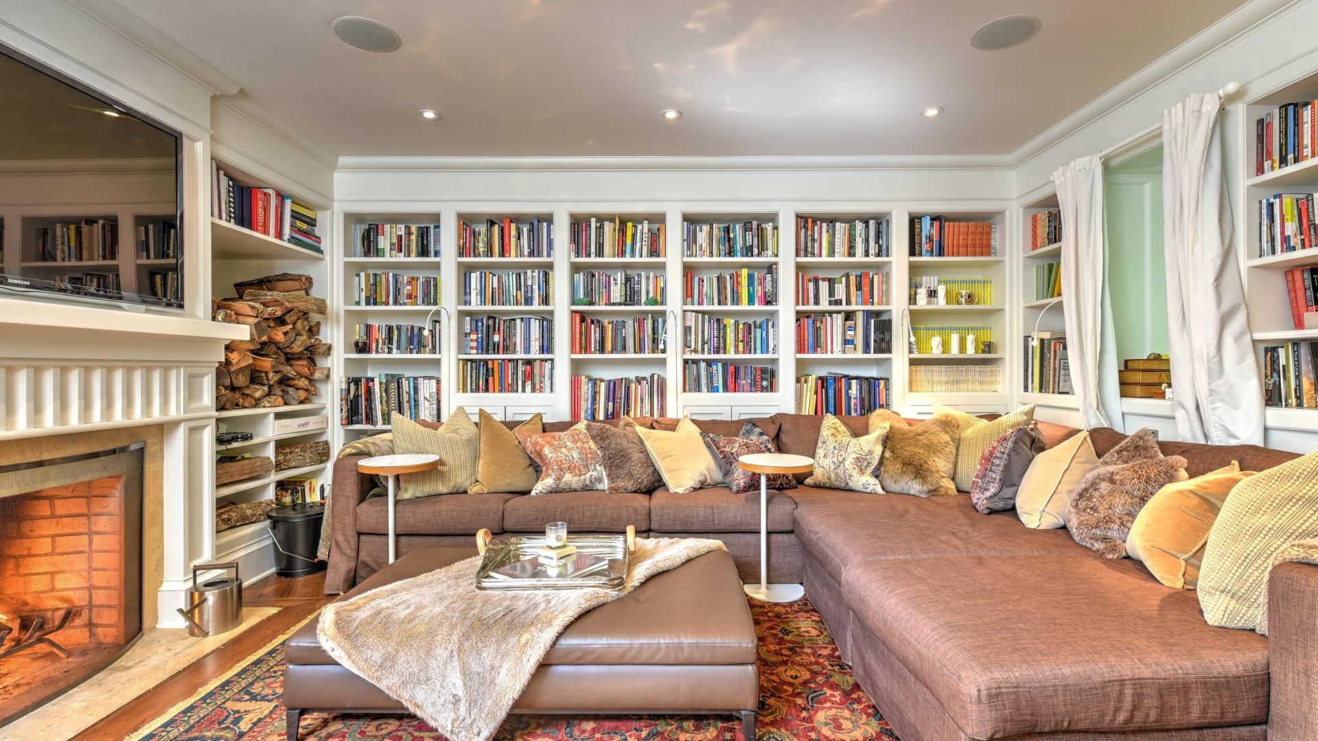 Hamptons Vacation Home 5 Bedrooms with Private Pool & Hot Tub