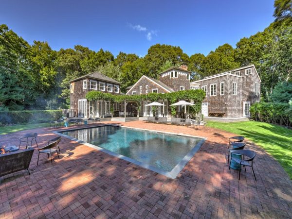 Hamptons Vacation Home 5 Bedrooms with Private Pool & Hot Tub