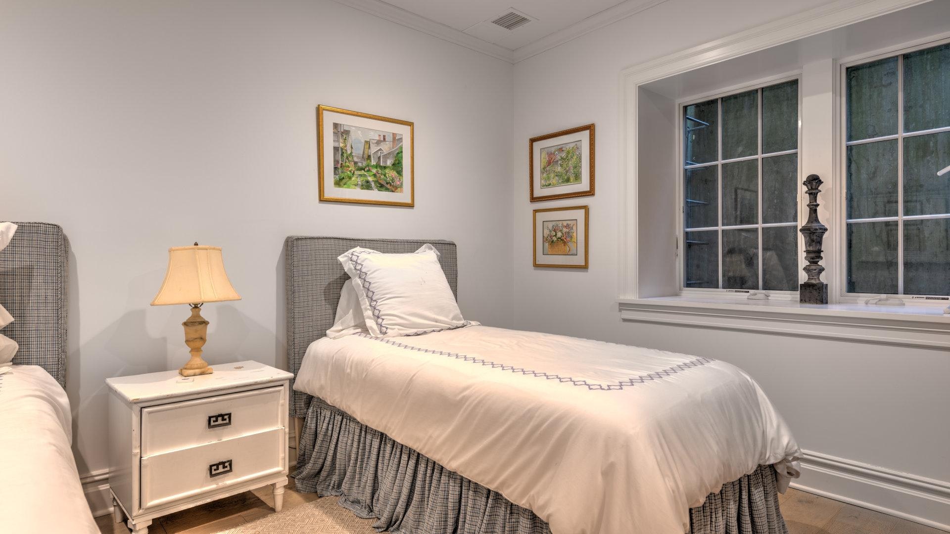 Southampton Vacation Home Six Bedroom with Pool