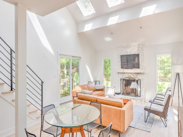 East Hamptons Vacation Home Five Bedroom  with Pool