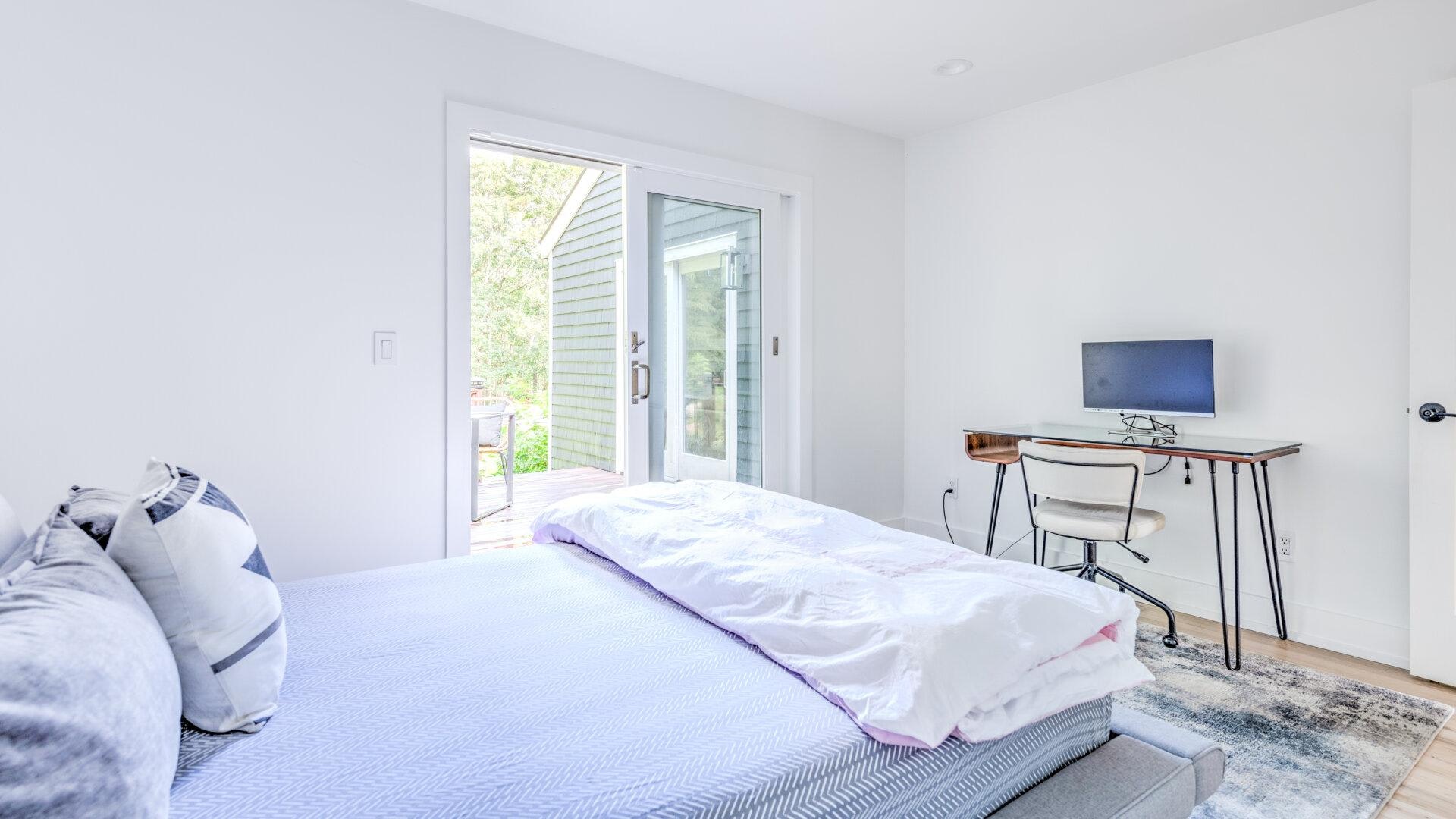 East Hamptons Vacation Home Five Bedroom  with Pool