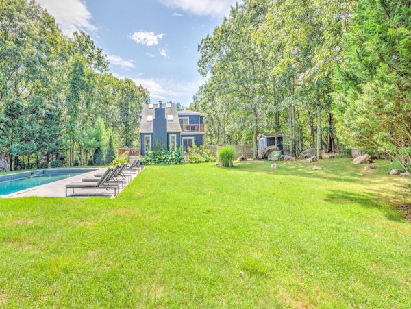 East Hamptons Vacation Home Five Bedroom  with Pool