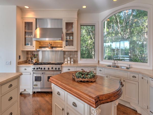 Beautiful Hamptons Vacation Rental with Private Pool