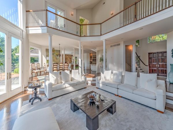 Beautiful Hamptons Vacation Rental with Private Pool