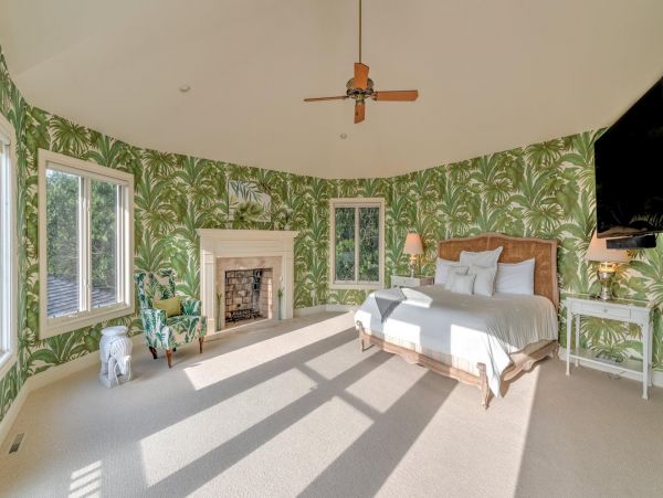 Beautiful Hamptons Vacation Rental with Private Pool