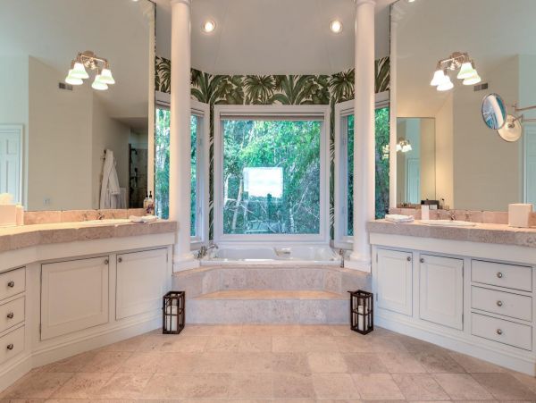 Beautiful Hamptons Vacation Rental with Private Pool