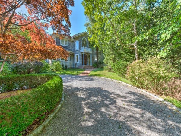 Beautiful Hamptons Vacation Rental with Private Pool
