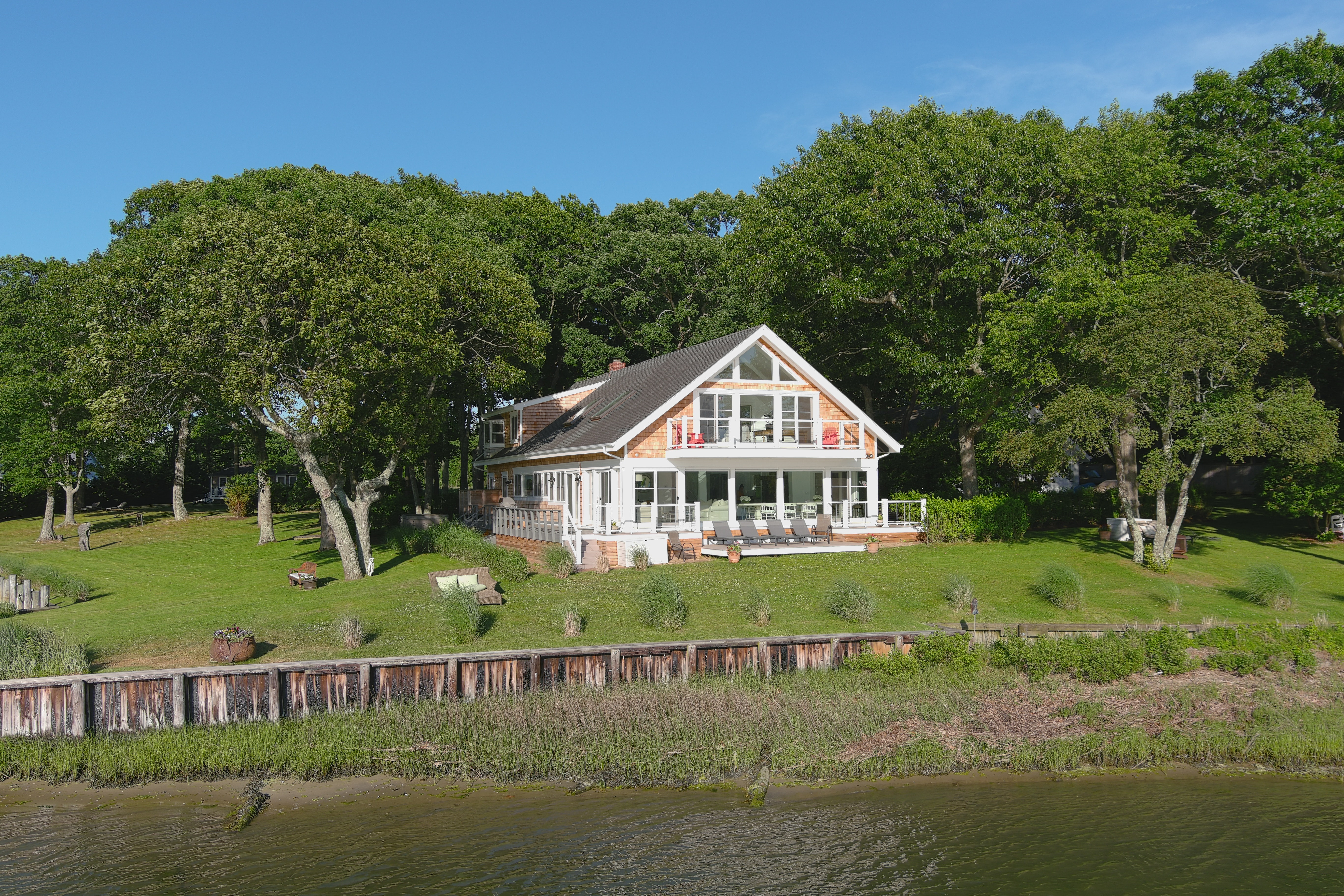 Hamptons Home 999785