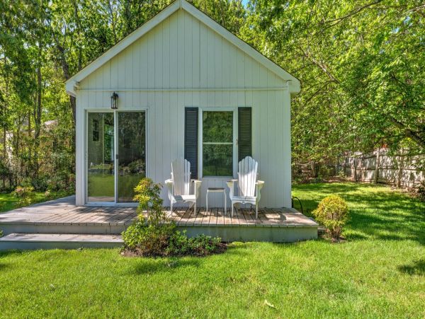 Gorgeous Hamptons Vacation Home with Private Pool Near Beach
