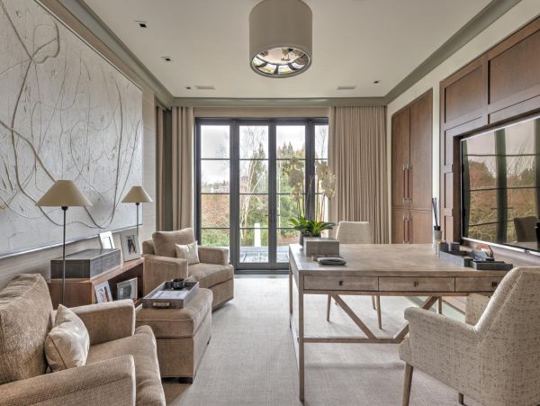 Gorgeous Hamptons Vacation Home with Private Pool & Hot Tub