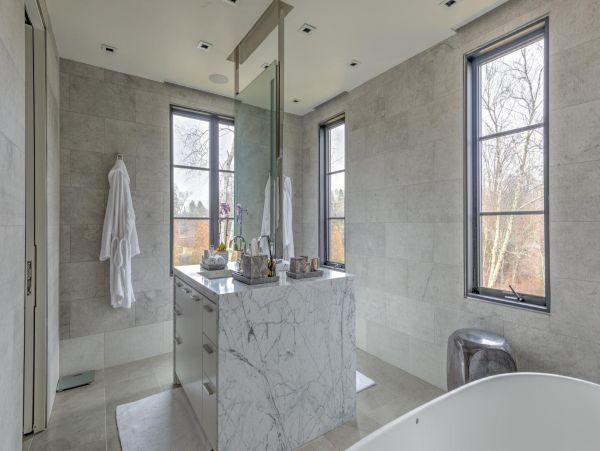 Gorgeous Hamptons Vacation Home with Private Pool & Hot Tub
