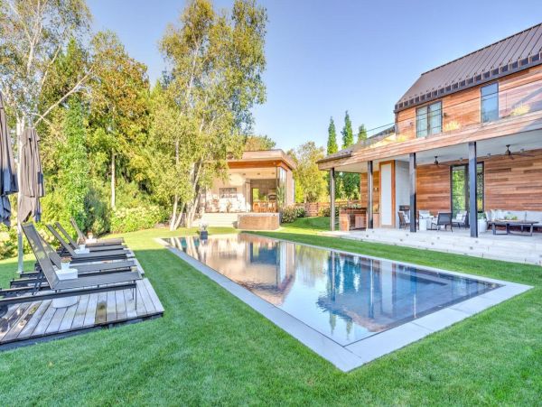 Gorgeous Hamptons Vacation Home with Private Pool & Hot Tub