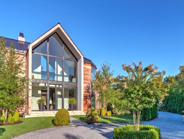 Gorgeous Hamptons Vacation Home with Private Pool & Hot Tub