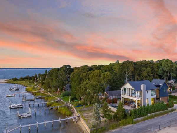 Sag Harbor Vacation Home Five Bedroom with Pool