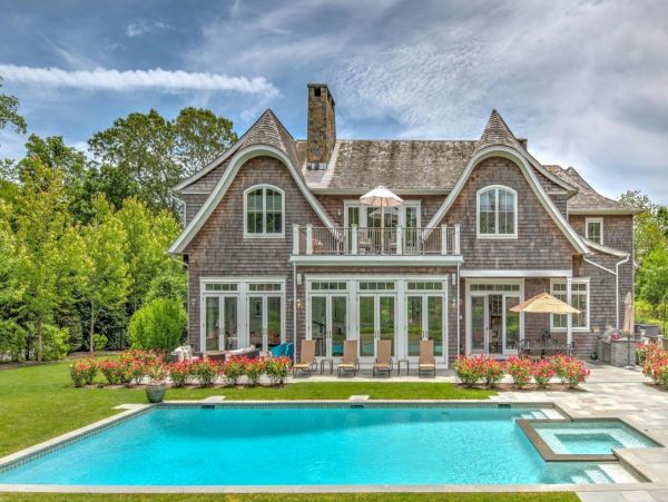 Hamptons Luxury Vacation Home Seven Bedroom with Pool