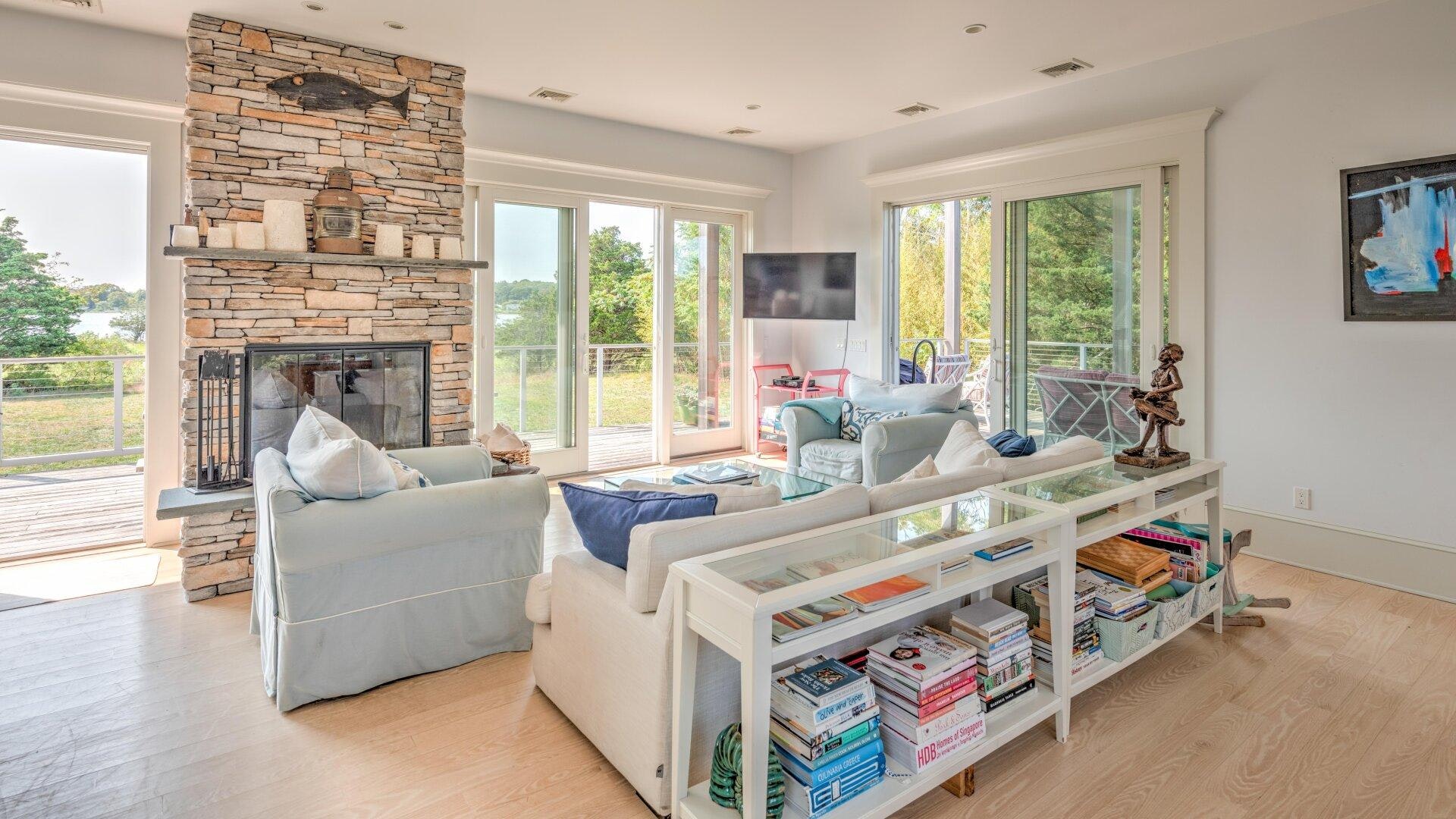 Hamptons Home 999798