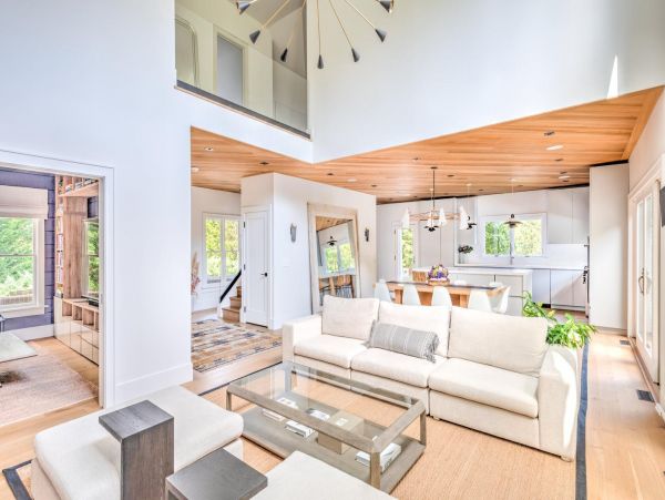 Southampton Vacation Home Five Bedroom with Pool