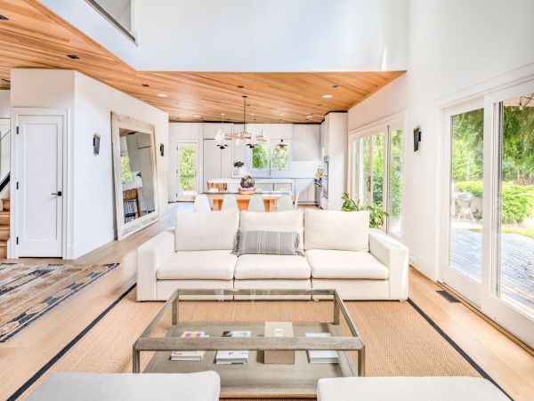 Southampton Vacation Home Five Bedroom with Pool