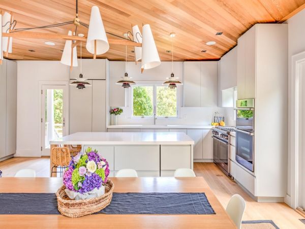 Southampton Vacation Home Five Bedroom with Pool