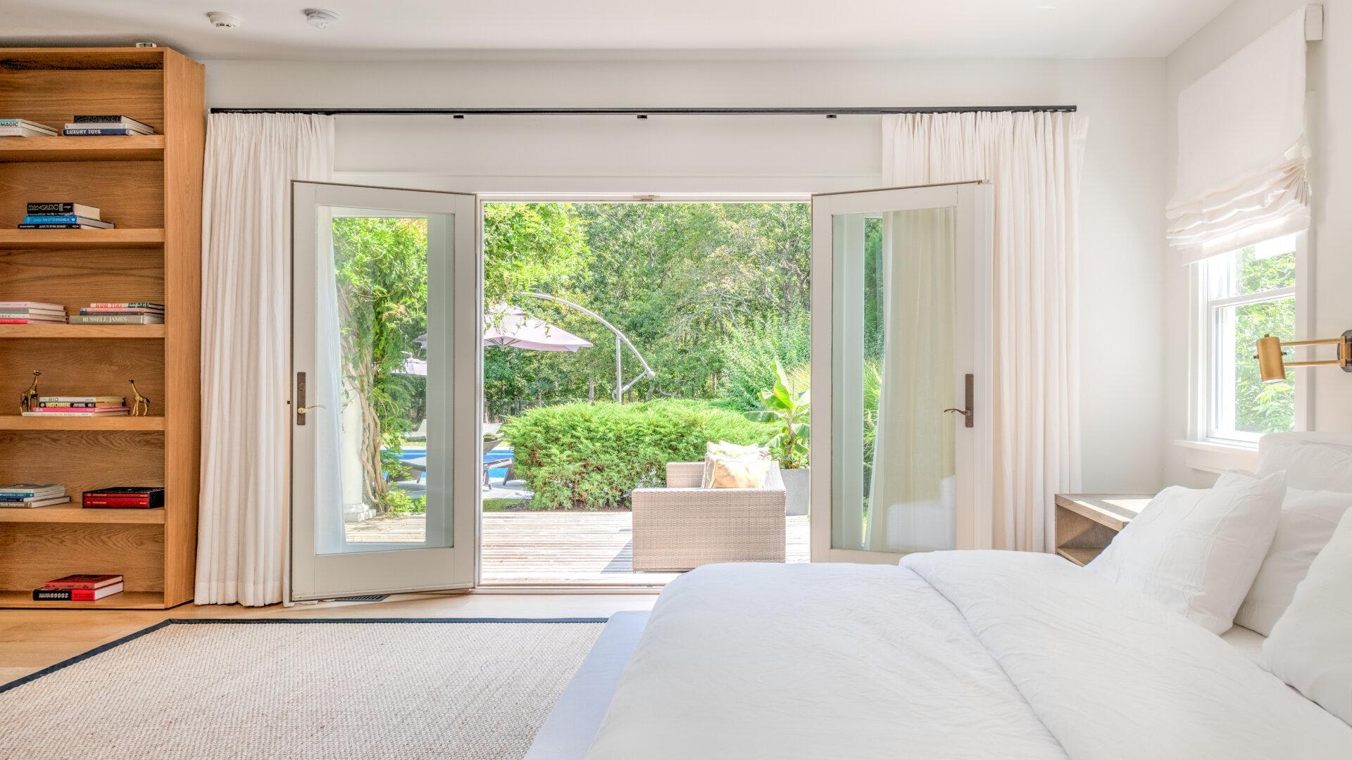 Southampton Vacation Home Five Bedroom with Pool