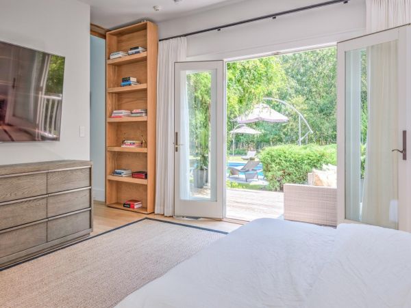 Southampton Vacation Home Five Bedroom with Pool