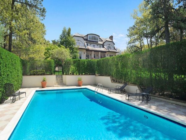Water Mills vacation home Six Bedroom with Pool