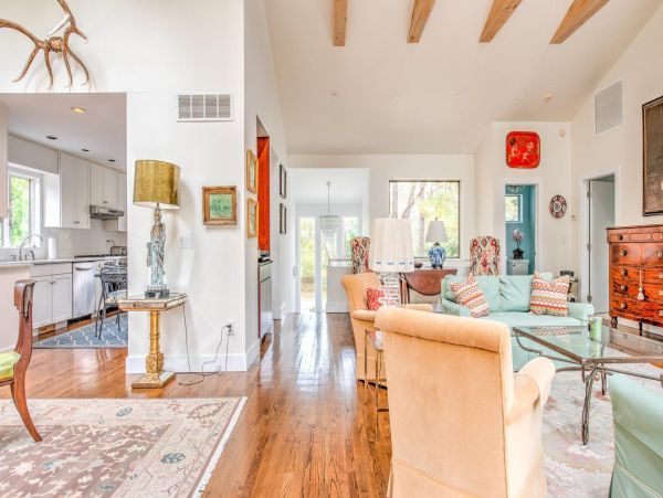 Southampton Vacation Home Four Bedroom with Pool