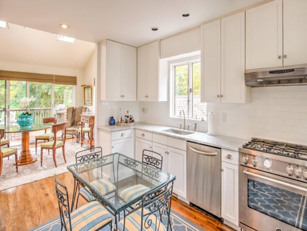 Southampton Vacation Home Four Bedroom with Pool
