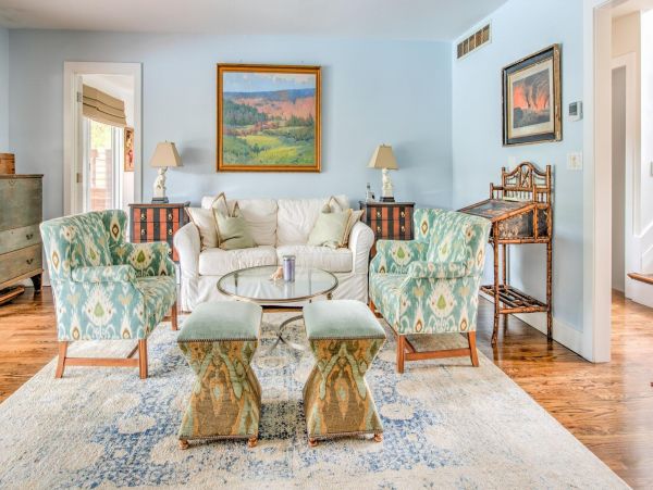 Southampton Vacation Home Four Bedroom with Pool