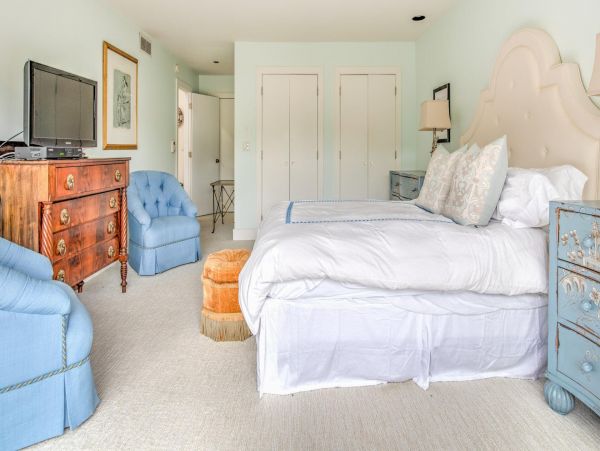 Southampton Vacation Home Four Bedroom with Pool
