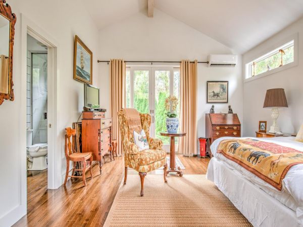 Southampton Vacation Home Four Bedroom with Pool