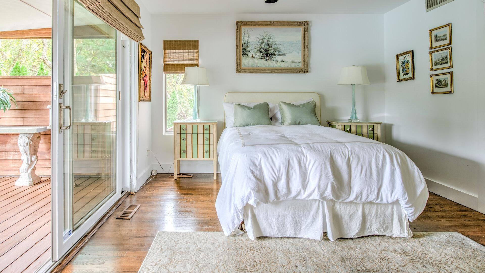 Southampton Vacation Home Four Bedroom with Pool