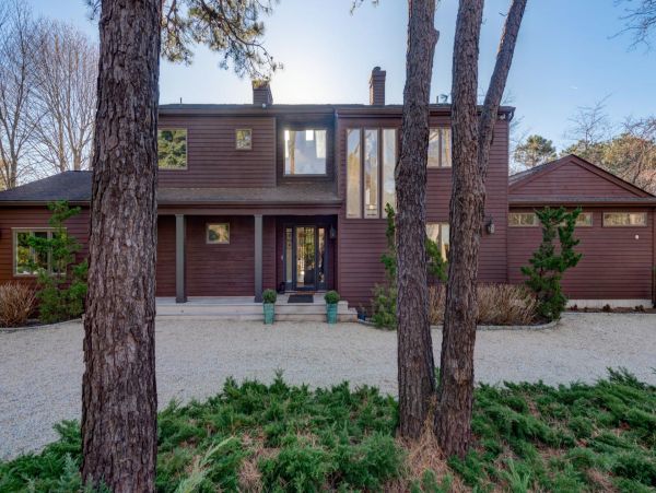 Southampton Vacation Home Four Bedroom with Pool