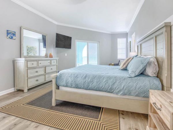 Luxury Panama Beach 4 Bedroom Residence Great Location!