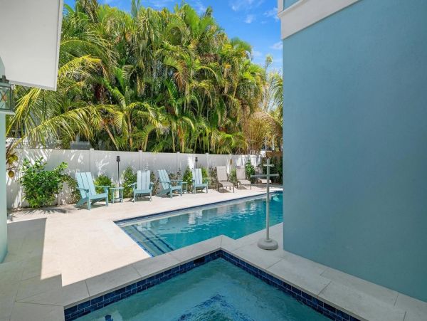 Charming Holmes Beach Vacation Home Two Blocks from Beach