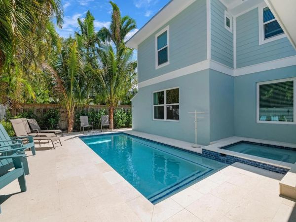 Charming Holmes Beach Vacation Home Two Blocks from Beach